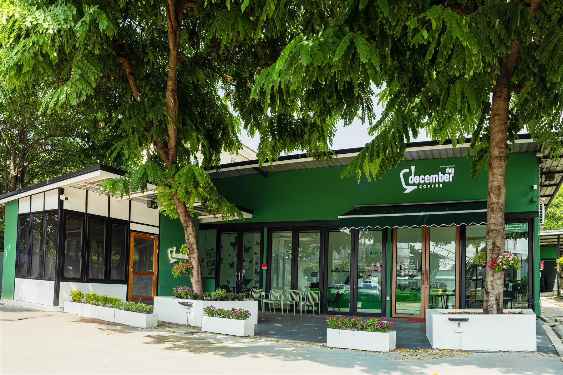 หน้าร้าน Decemberday Coffee สำหรับลูกค้าที่ต้องการวัตถุดิบและคำปรึกษาร้านกาแฟ